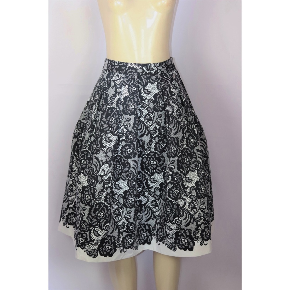 WHITE HOUSE BLACK MARKET FLORAL FULL SKIRT 6